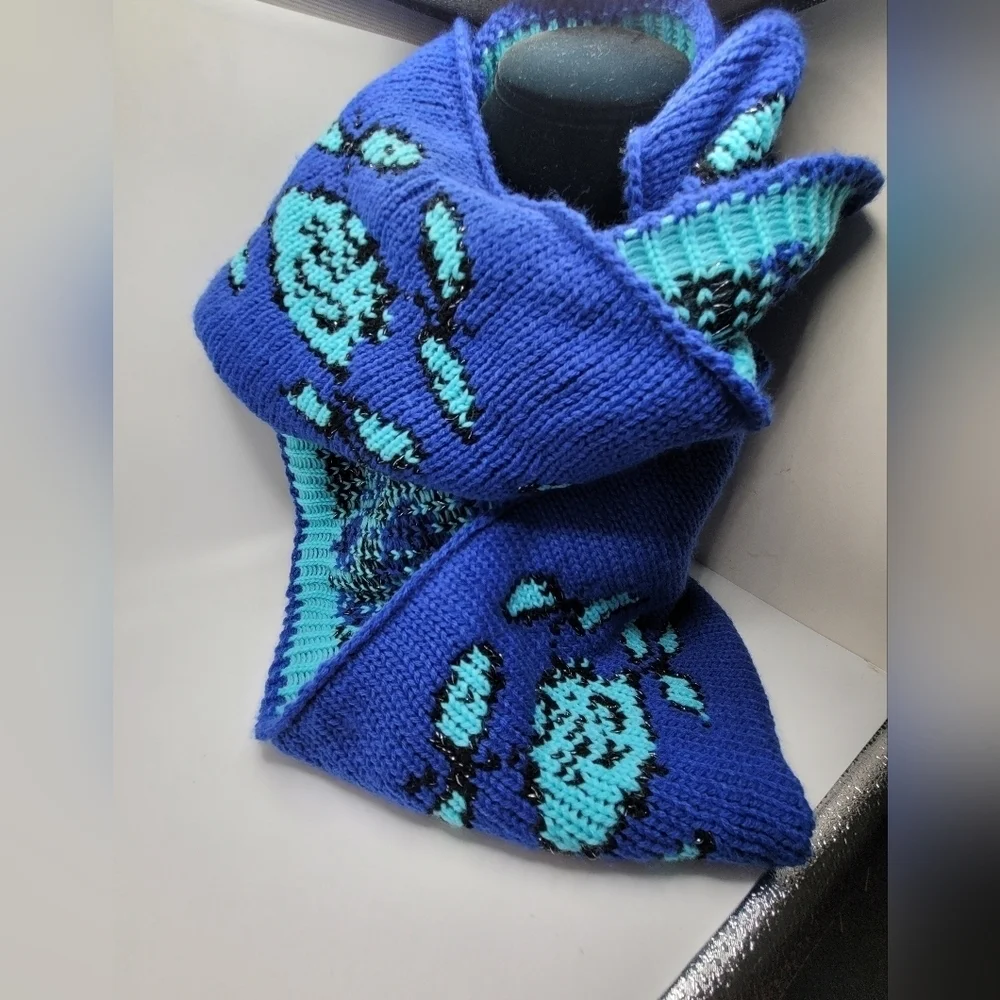 BETSEY JOHNSON Wool Blend Infinity Knit Multicolor Rose Scarf, EUC